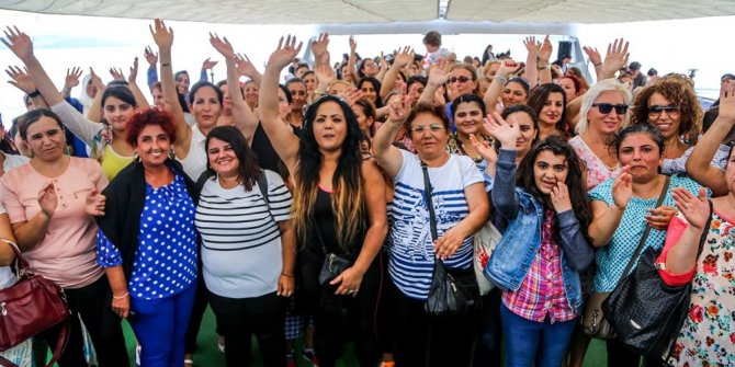 7 bin kadın Boğaz’la buluştu