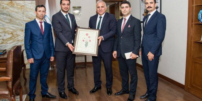 Van Gençlik Derneğinden Vali Zorluoğlu’na ziyaret