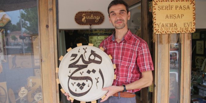 Atanamayınca el sanatlarına yöneldi