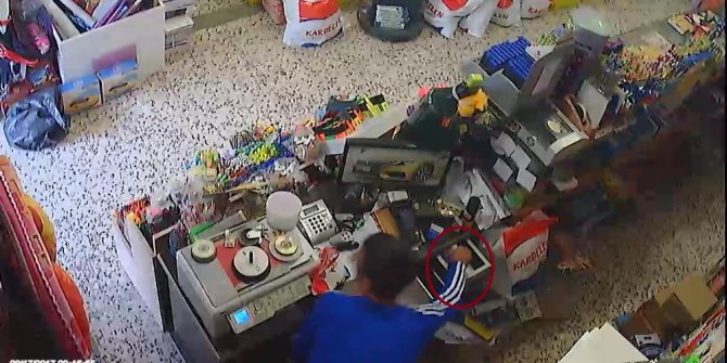 Güpegündüz kırtasiyeden hırsızlık yaparken kameralara yakalandı