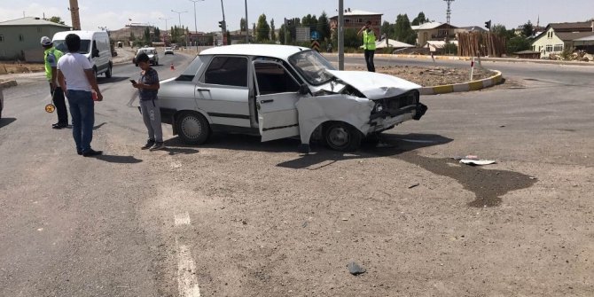 Sivas’ta iki otomobil çarpıştı: 7 yaralı