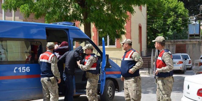 Uyuşturucu kullanan şahıslara suçüstü: 5 gözaltı