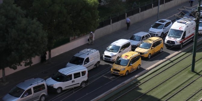 Hasta taşıyan ambulans, bayram trafiğine yakalandı