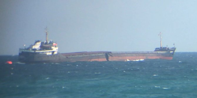 Sarıyer Kilyos açıklarında geminin bölünme anı kamerada