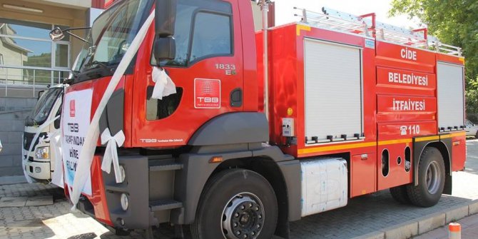 Cide Belediyesine iki hizmet araç hibe edildi