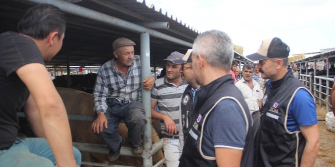 Kurbanlık satanlar sahte paraya karşı uyarıldı