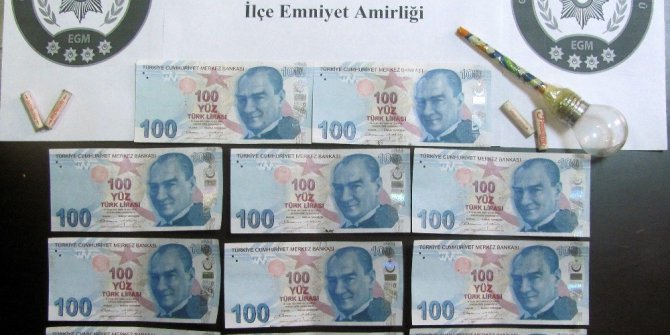 Paspasın altında sahte para, farda ise uyuşturucu aparatı ele geçirildi