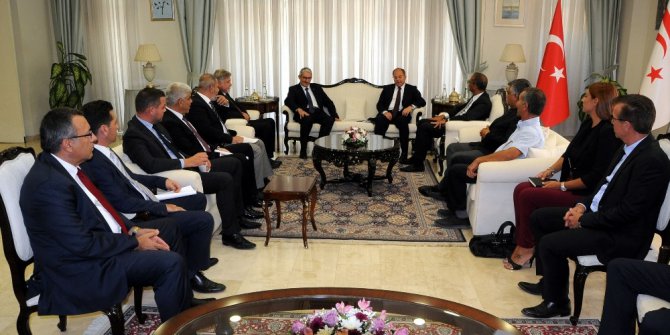 Recep Akdağ, sanayi ve ticaret odalarının temsilcileriyle görüştü