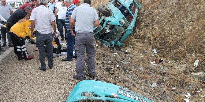 Elazığ’da Minibüs Kaza Yaptı, 2 Hemşire Öldü, 12 Kişi Yaralandı