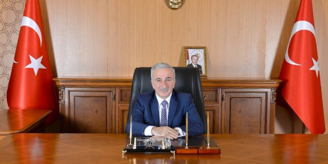 Vali Kamçı: “30 Ağustos Türk milletinin en zor şartlarda bile esir olmayacağının göstergesidir”