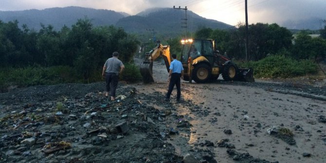 Hatay’da sağanak yağış etkili oldu
