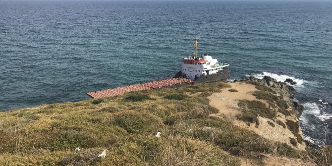 Sarıyer’de bölünen geminin arka kısmındaki yakıt deposu boşaltılamadı