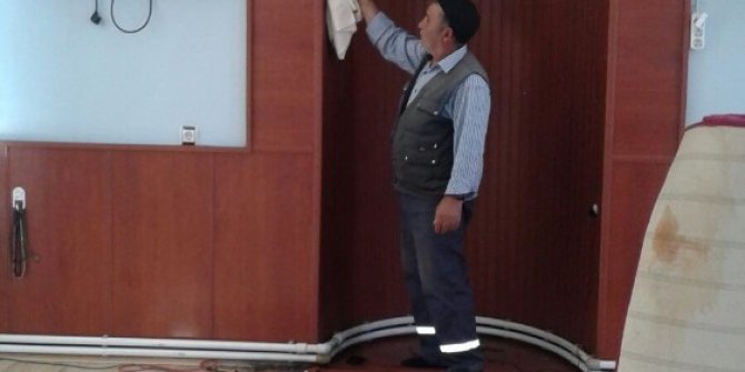 Çaldıran’daki camilerde bayram temizliği