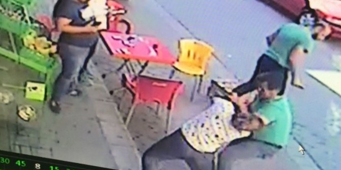 Başka bir kadınla gördüğü kocasını sokak ortasında bıçakladı