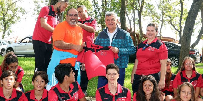 Başkan Karaosmanoğlu’dan milli takım kampına ziyaret