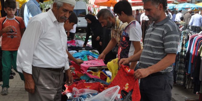 Muş’ta bayram pazarı kuruldu