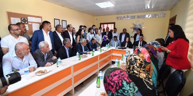 Bakan Sarıeroğlu: "Sahalardan uzak olmayacağım, vatandaşlarımızla bir arada olacağım"