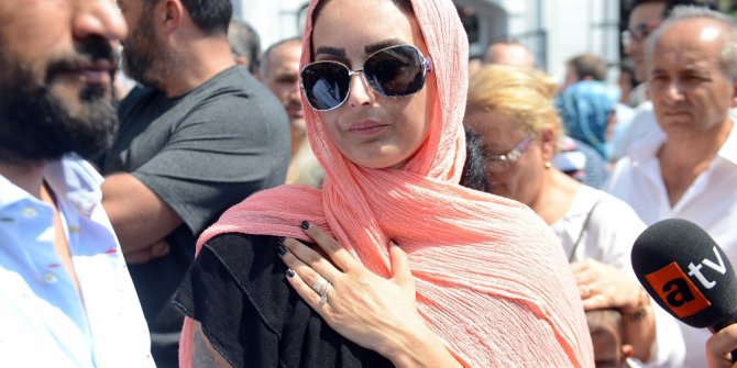 Vatan Şaşmaz’ın cenazesine Filiz Aker’in yeğeni Dora Ercan da katıldı