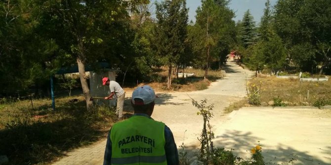 Pazaryeri İlçe Mezarlığı bayrama hazır
