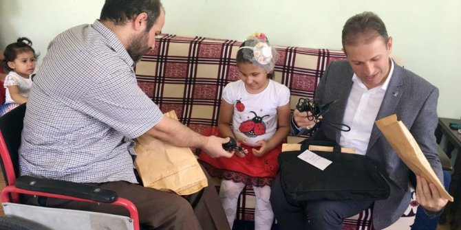 Bakan Arslan, görme engelli küçük Berfin’i bayram öncesi mutlu etti