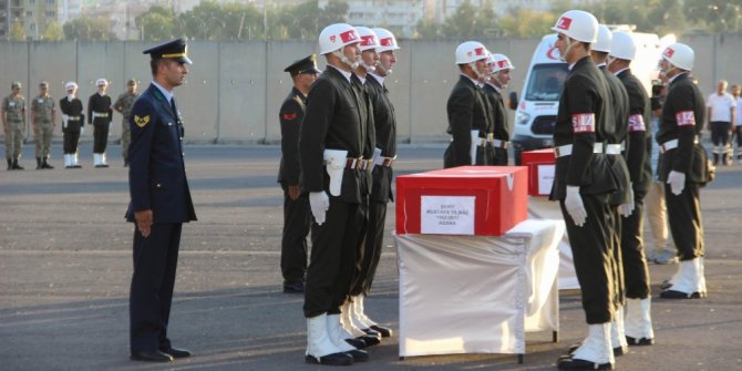 Diyarbakır şehitleri için tören düzenlendi