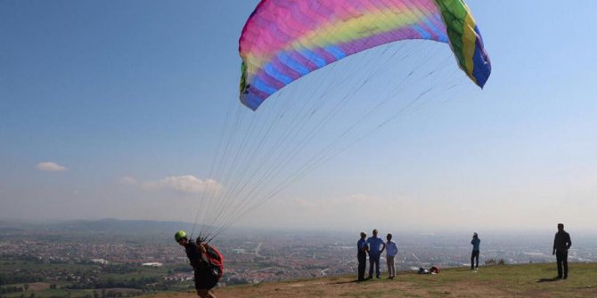 Dostum yamaç paraşütü pilotlarından büyük başarı