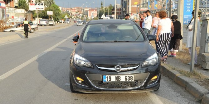 Otomobilin çarptığı 2 yaya yaralandı