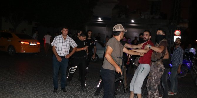 Mahalleli ve Suriyeli aile arasında sopalı bıçaklı kavga: 2 yaralı