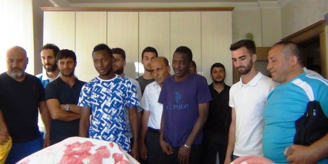 Erciş Belediyespor futbolcuları yatağa mahkum olan arkadaşlarını unutmadı