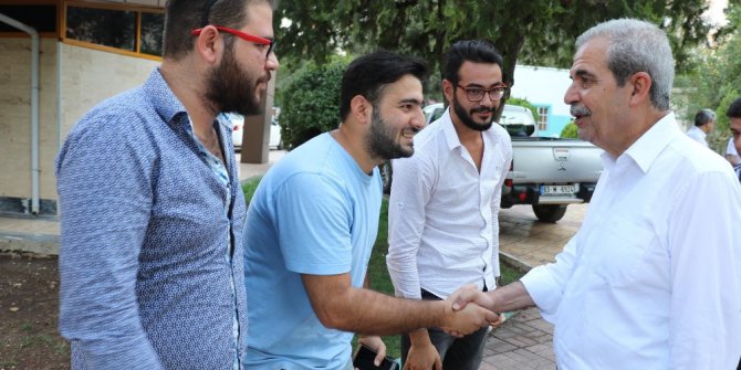 Demirkol,parkta vatandaşlar ile sohbet etti