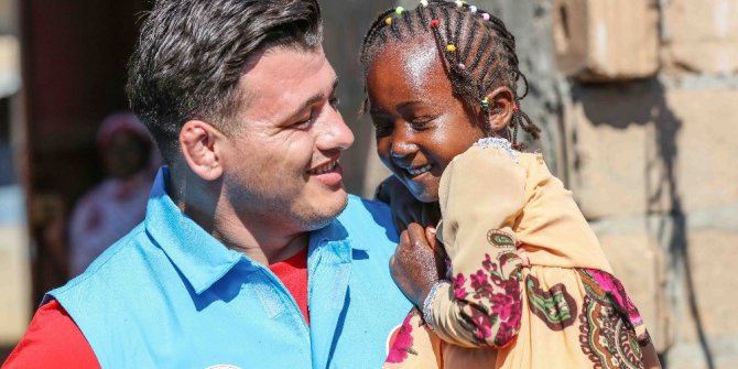 Dünya Şampiyonu Rıza Kayaalp, Bosna’da kurban eti dağıtacak