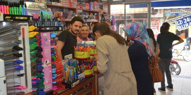 Okullar Açıldı Kırtasiyeler Doldu