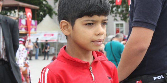 Suriyeli çocuğun 30 Ağustos Zafer Bayramı hassasiyeti