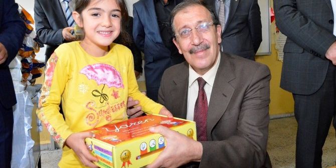 Palandöken Belediyesi’nce Öğrencilere Eğitim Seti Hediye Edildi