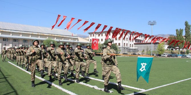 Oltu’da 30 Ağustos Zafer Bayramı protokolün katılımıyla kutlandı