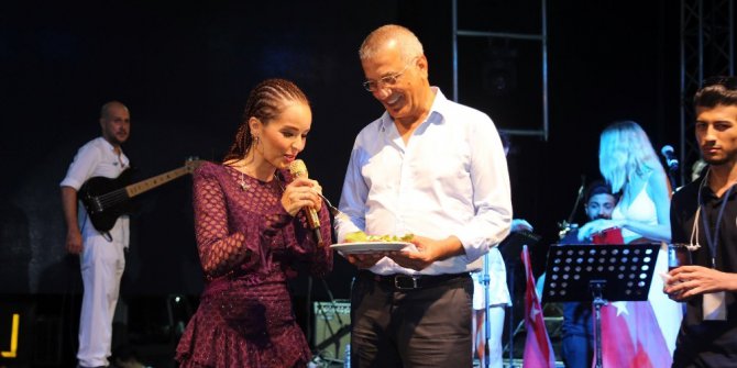 Bengü’ye tantuni ve şalgam sürprizi