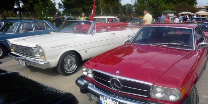 Klasik otomobiller Zafer Bayramı için yola çıktı