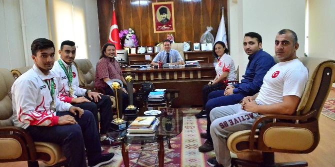 Ataşbak Şampiyon Kick Boksçuları Kabul Etti