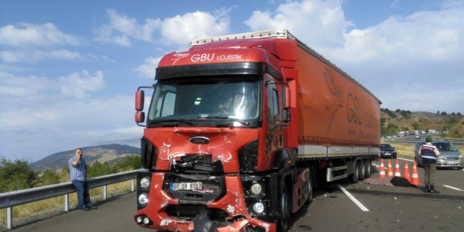 Otobanda zincirleme kaza: 1 ölü, 4 yaralı