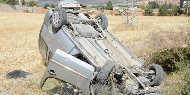 Ticari araç şarampole devrildi: 1 yaralı