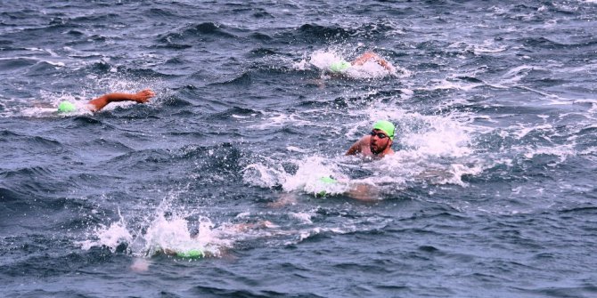 Yüzerek Çanakkale Boğazı’nı geçtiler