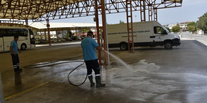 Yunusemre’de bayram temizliği sürüyor