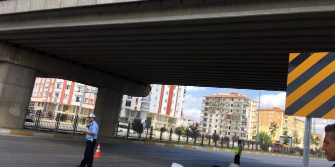 Kamyonetin çarptığı yaşlı kadın hayatını kaybetti