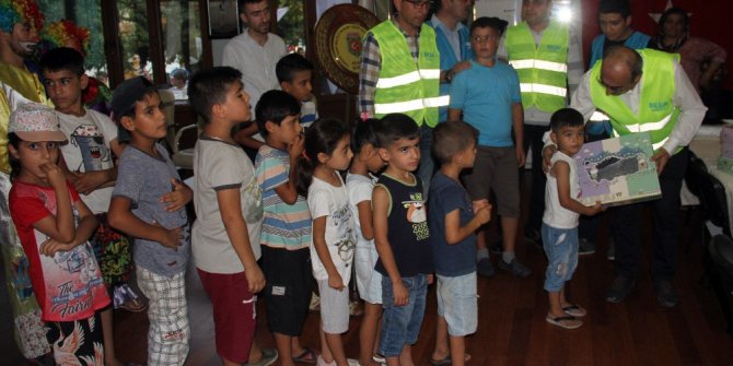 70 yetim ve öksüz çocuğa bayramlık