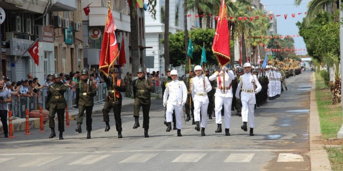 İskenderun’da 30 Ağustos askeri geçit töreniyle kutlandı