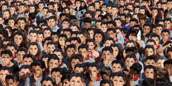 Şehidin Maskelerini Takan Öğrencilerden ‘Hepimiz Ömer’iz Sloganı