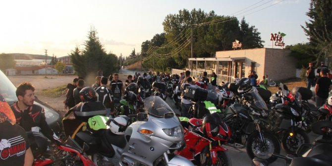 200 motorcu şehir turu atarak 30 Ağustos Zafer Bayramı’nı kutladı