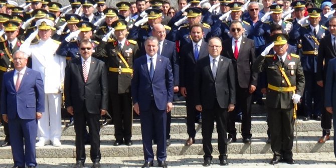 ⁠⁠Kütahya’daki 30 Ağustos Zafer Bayramı törenlerine bakanlar Eroğlu ve Bak’ta katıldı