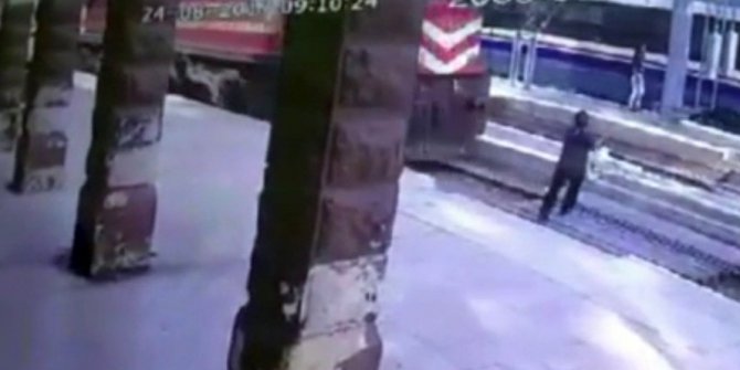 Trenin çarptığı kadın ağır yaralandı