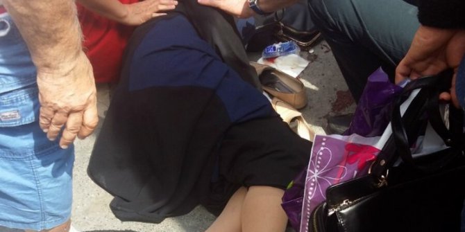 Kaçak boğa, genç kadını hastanelik etti